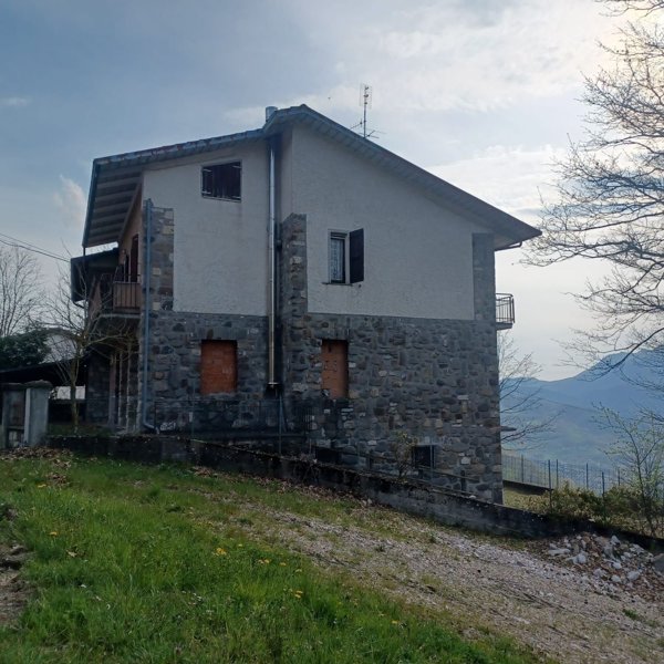 casa indipendente in vendita a Villa Minozzo in zona Case Zobbi