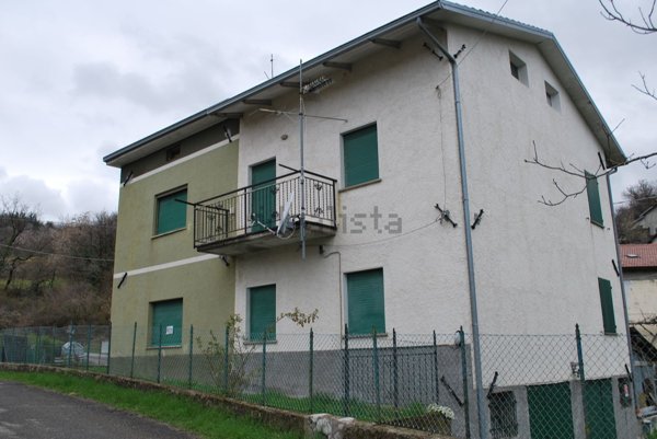 casa indipendente in vendita a Villa Minozzo in zona Febbio