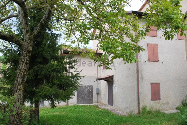 casa indipendente in vendita a Villa Minozzo in zona Case Zobbi
