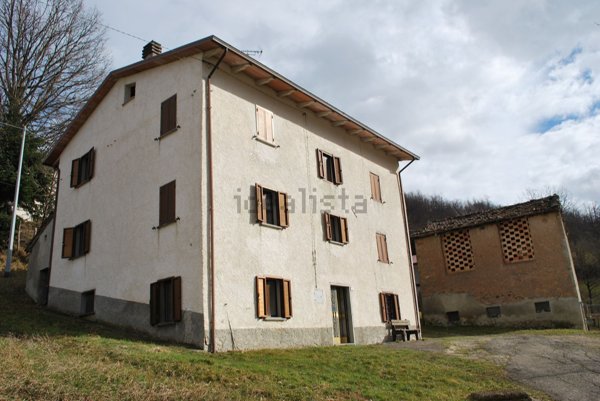 casa indipendente in vendita a Villa Minozzo in zona Case Zobbi