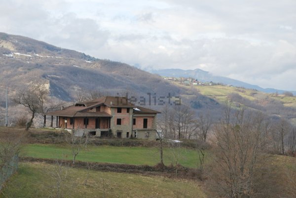 casa indipendente in vendita a Villa Minozzo in zona Case Zobbi