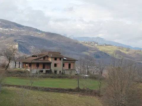 casa indipendente in vendita a Villa Minozzo in zona Case Zobbi