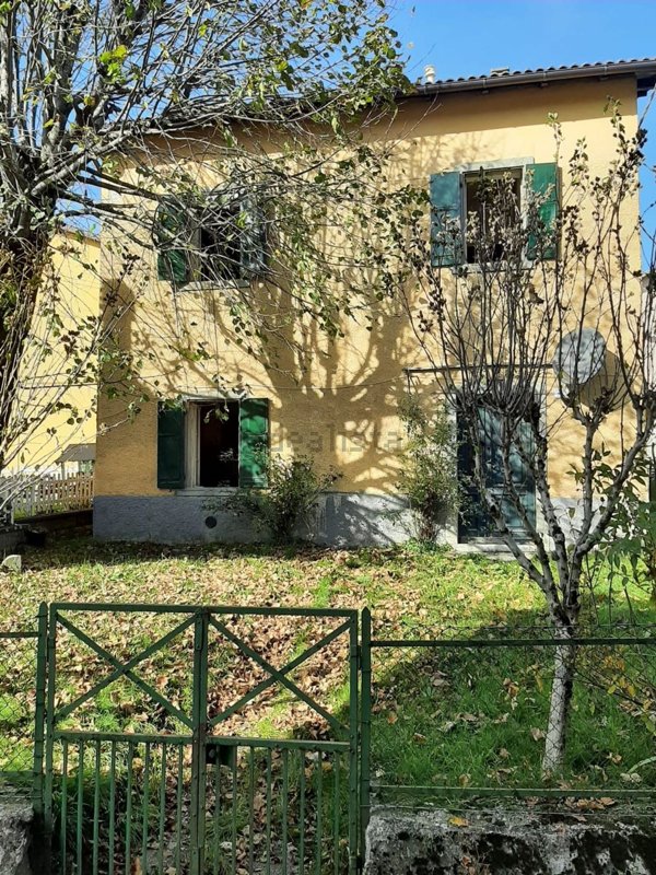 casa indipendente in vendita a Villa Minozzo in zona Gazzano