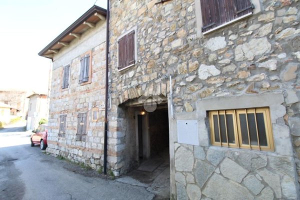 casa indipendente in vendita a Villa Minozzo in zona Sologno