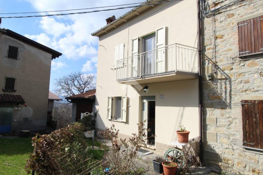 casa indipendente in vendita a Villa Minozzo in zona Costabona