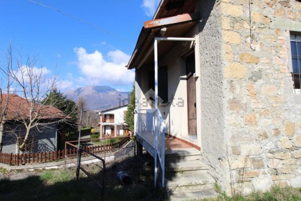 casa indipendente in vendita a Villa Minozzo in zona Sologno