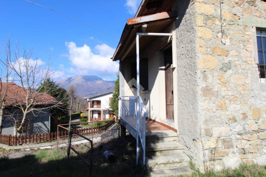 casa indipendente in vendita a Villa Minozzo in zona Sologno