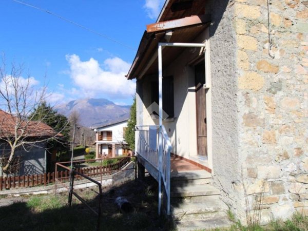 casa indipendente in vendita a Villa Minozzo in zona Sologno