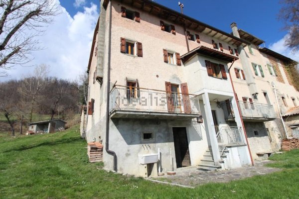 casa indipendente in vendita a Villa Minozzo in zona Gova