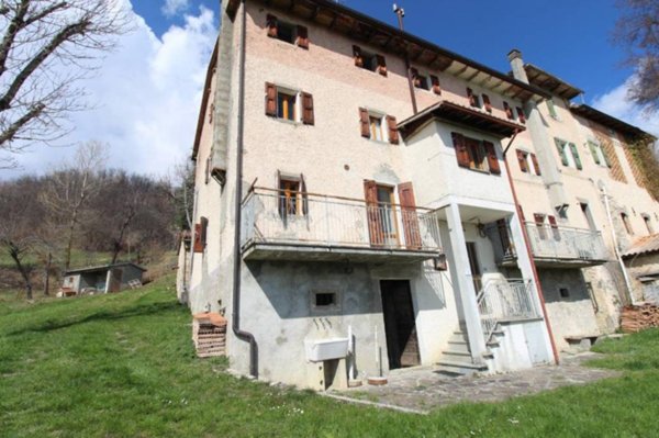 casa indipendente in vendita a Villa Minozzo in zona Gova
