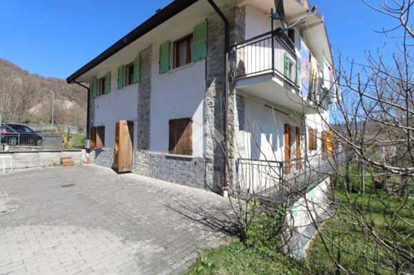 casa indipendente in vendita a Villa Minozzo in zona Febbio