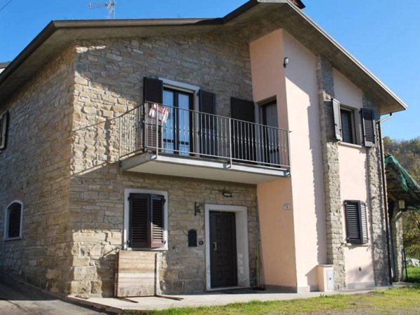 casa indipendente in vendita a Villa Minozzo in zona Case Zobbi