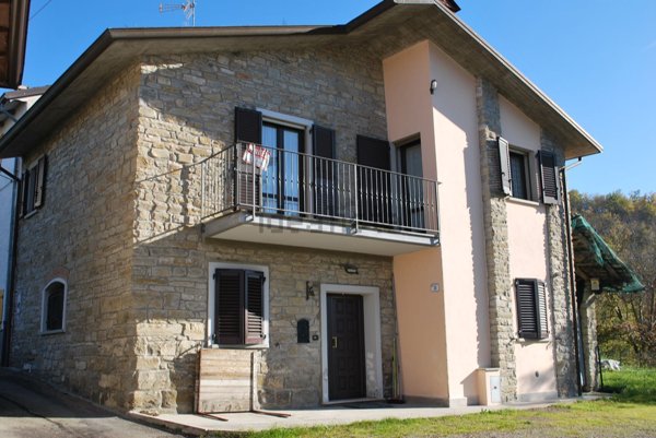 casa indipendente in vendita a Villa Minozzo in zona Case Zobbi