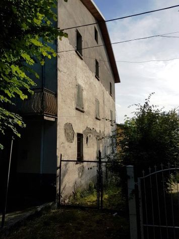 casa indipendente in vendita a Villa Minozzo in zona Febbio