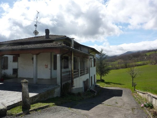 casa indipendente in vendita a Villa Minozzo in zona Gova