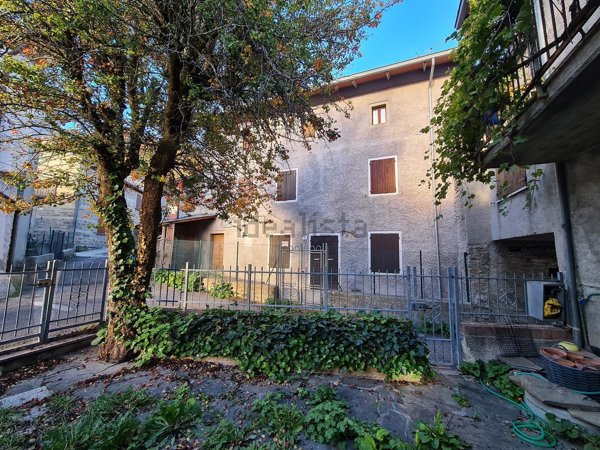 casa indipendente in vendita a Villa Minozzo in zona Febbio