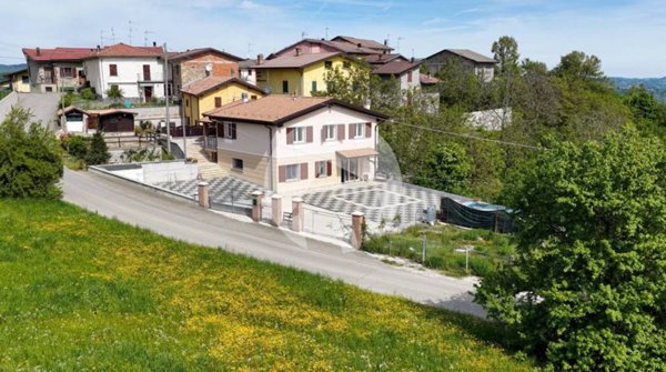 casa indipendente in vendita a Villa Minozzo in zona Minozzo