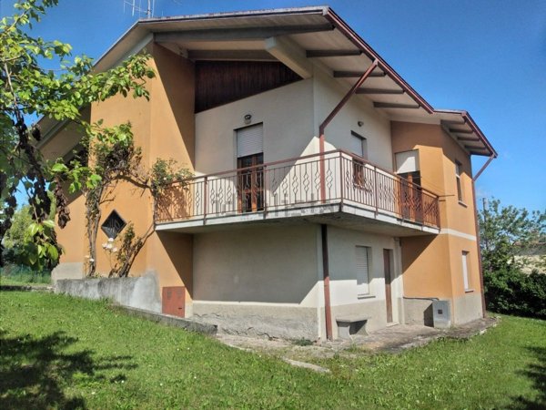 casa indipendente in vendita a Villa Minozzo in zona Case Zobbi