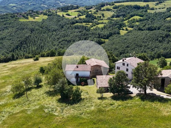 casa indipendente in vendita a Villa Minozzo in zona Gazzano
