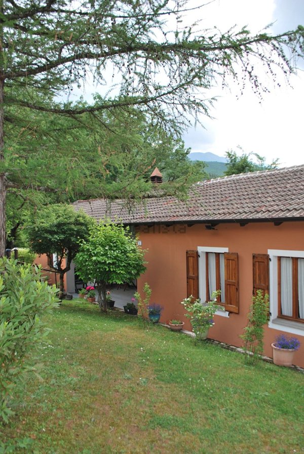 casa indipendente in vendita a Villa Minozzo in zona Civago