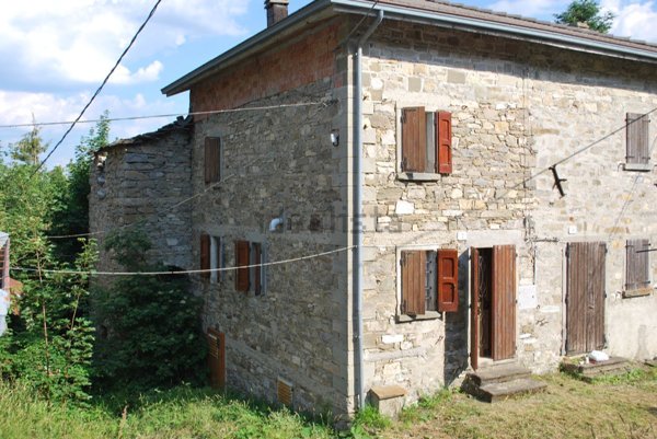 casa indipendente in vendita a Villa Minozzo in zona Monteorsaro