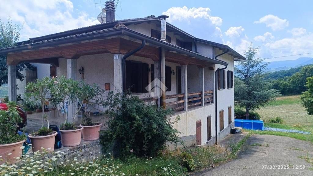 casa indipendente in vendita a Villa Minozzo in zona Gova