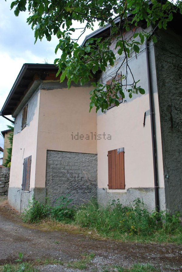 casa indipendente in vendita a Villa Minozzo in zona Febbio