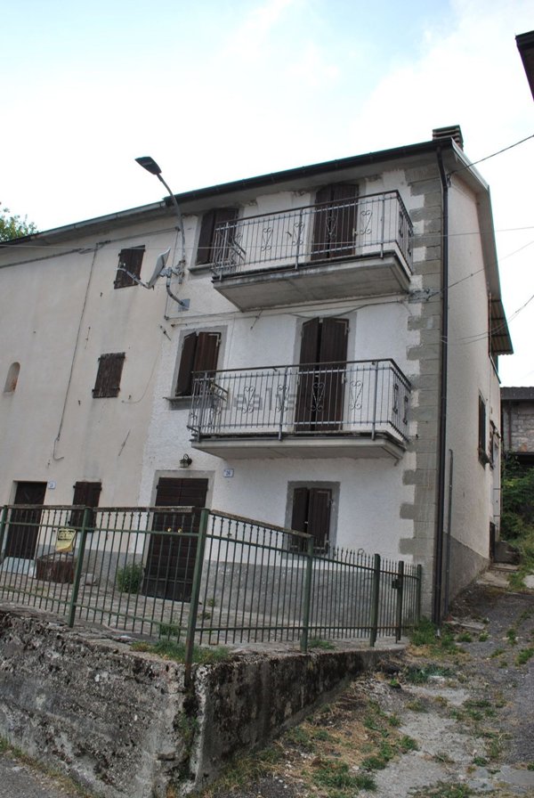 casa indipendente in vendita a Villa Minozzo in zona Monteorsaro