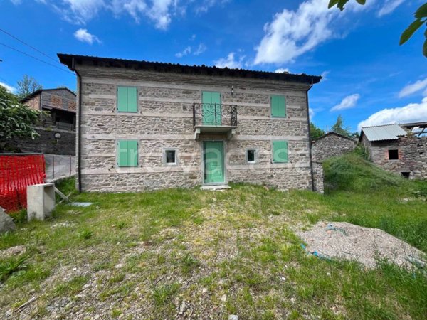 casa indipendente in vendita a Villa Minozzo in zona Febbio