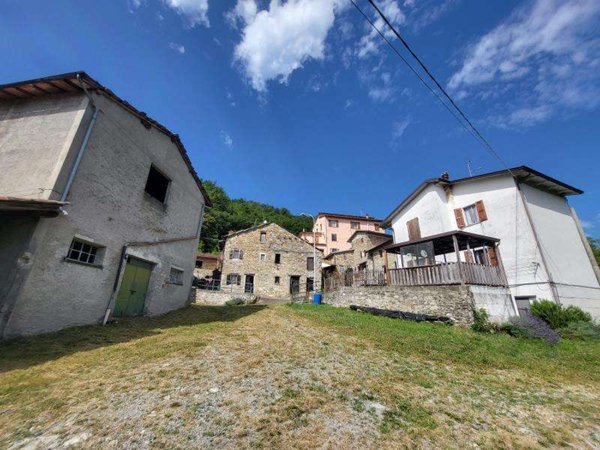 casa indipendente in vendita a Ventasso in zona Ramiseto