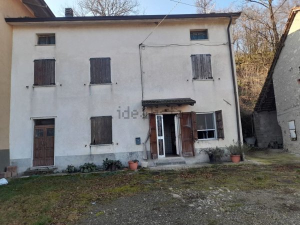 casa indipendente in vendita a Ventasso in zona Ramiseto
