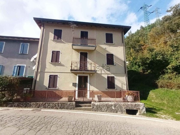appartamento in vendita a Ventasso in zona Ligonchio