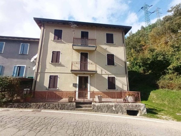 appartamento in vendita a Ventasso in zona Ligonchio