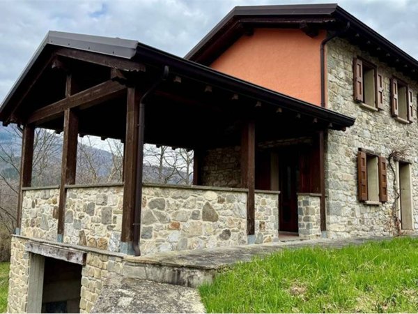 casa indipendente in vendita a Ventasso in zona Ramiseto