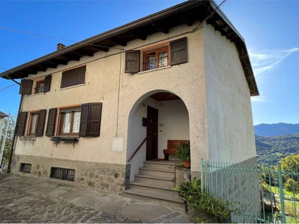 casa indipendente in vendita a Ventasso in zona Nismozza