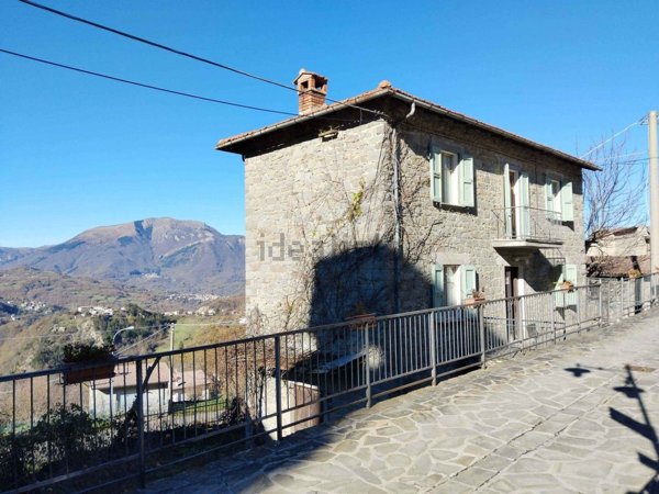 casa indipendente in vendita a Ventasso in zona Casalino