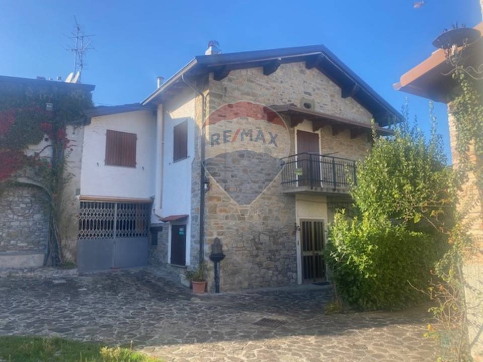 casa semindipendente in vendita a Ventasso in zona Busana