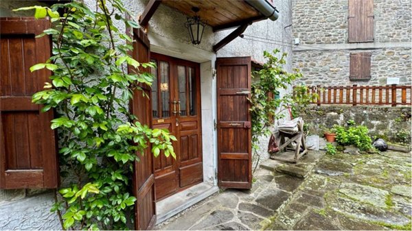 casa indipendente in vendita a Ventasso in zona Cerreto Alpi
