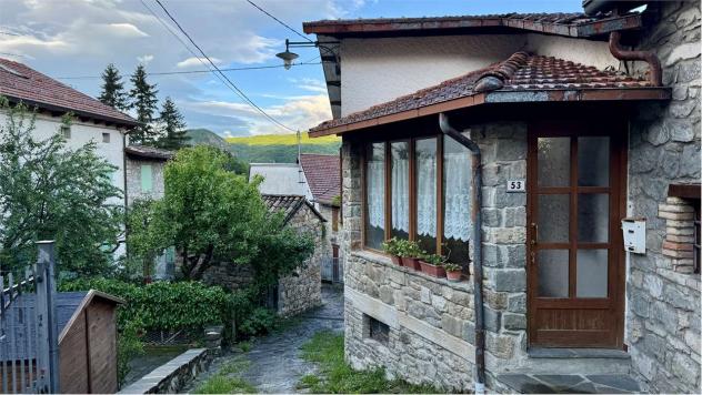 casa indipendente in vendita a Ventasso in zona Marmoreto