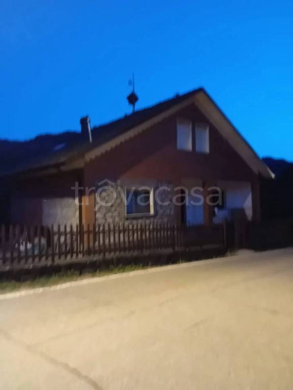 casa indipendente in vendita a Ventasso in zona Marmoreto