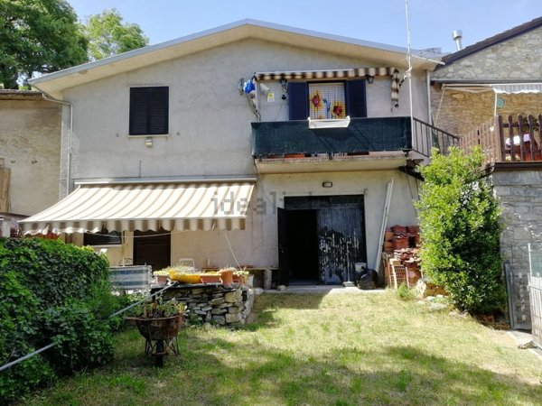casa indipendente in vendita a Ventasso in zona Montemiscoso
