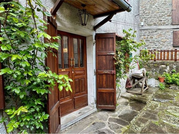 casa indipendente in vendita a Ventasso in zona Cerreto Alpi