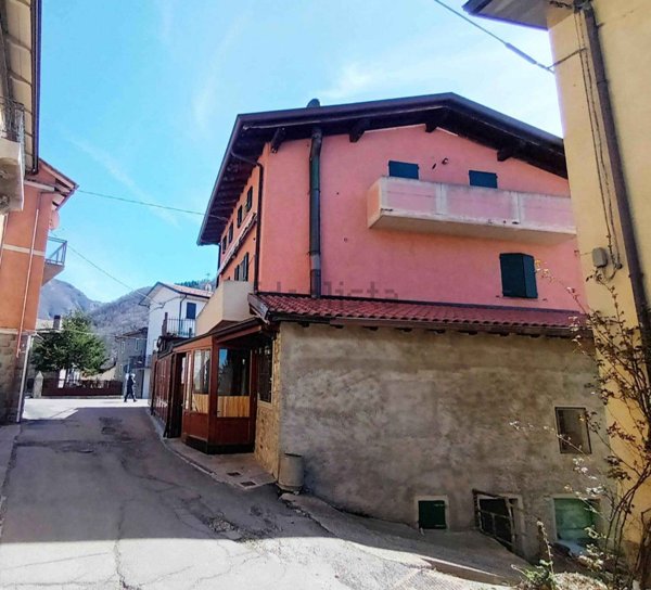 casa indipendente in vendita a Ventasso in zona Ligonchio