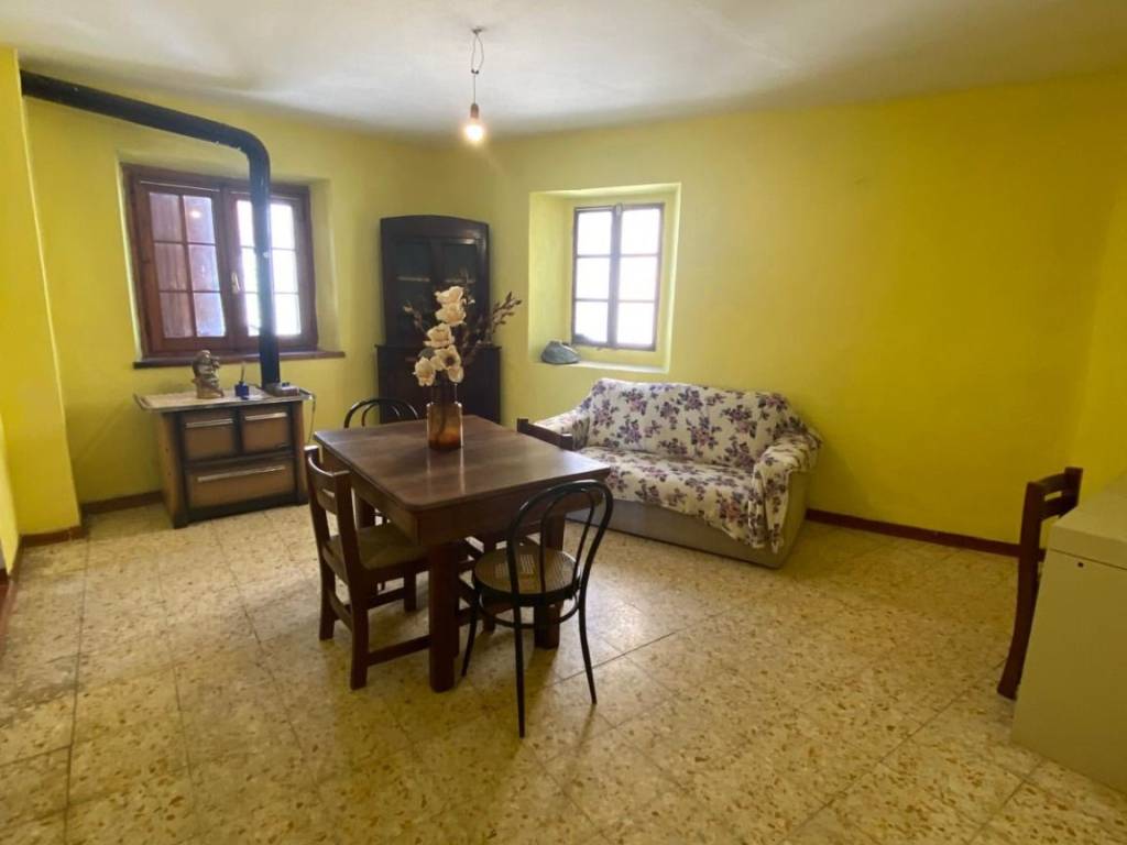 appartamento in vendita a Ventasso in zona Cervarezza