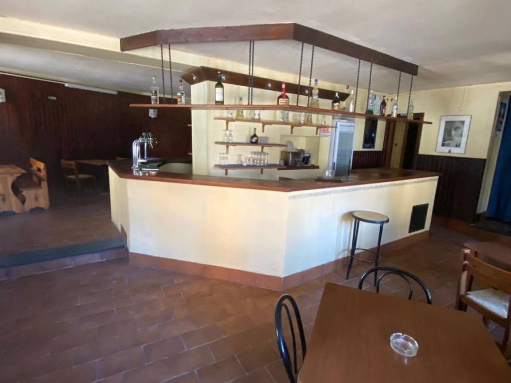 negozio in vendita a Ventasso in zona Cervarezza