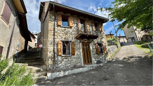 casa indipendente in vendita a Ventasso in zona Cinquecerri