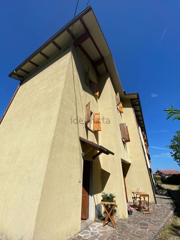 appartamento in vendita a Ventasso in zona Cervarezza