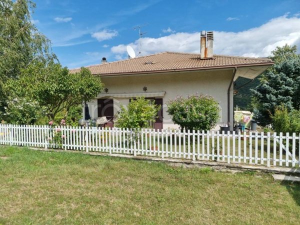casa indipendente in vendita a Ventasso in zona Cinquecerri
