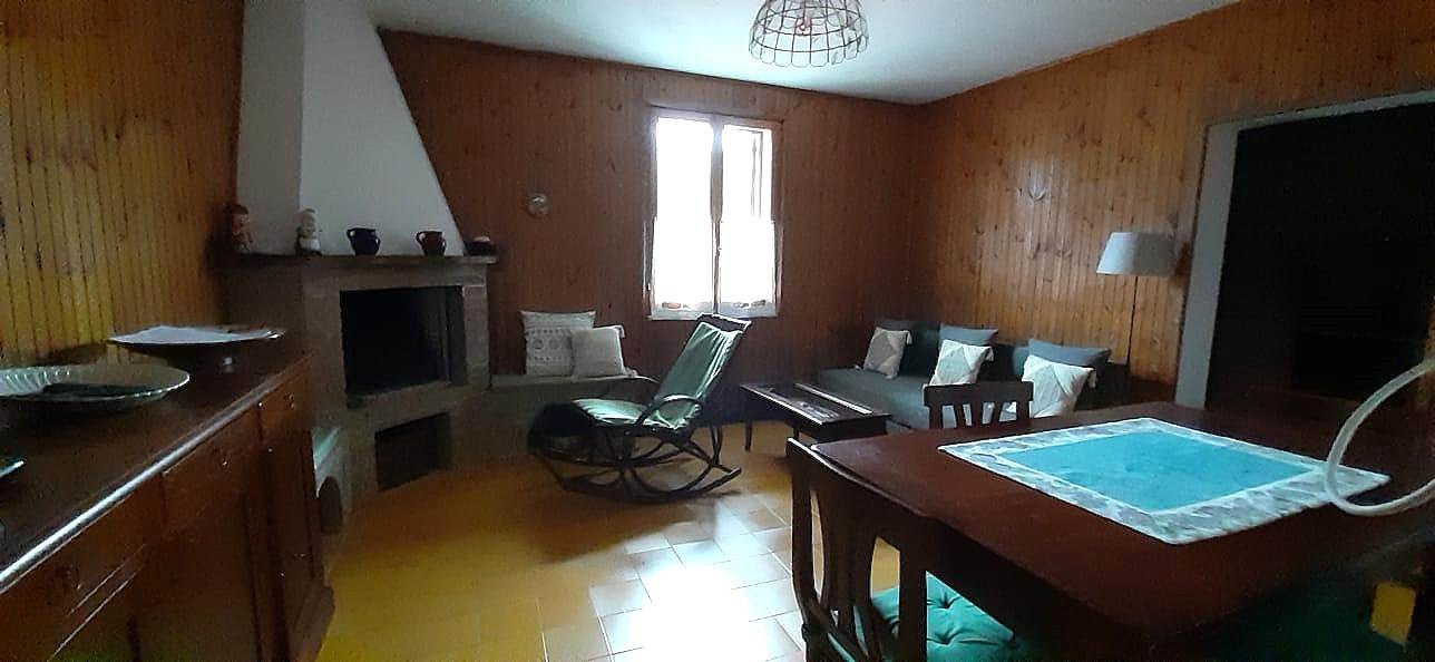 appartamento in vendita a Ventasso in zona Vallisnera