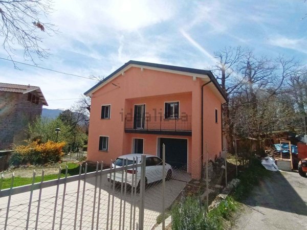 casa indipendente in vendita a Ventasso in zona Busana
